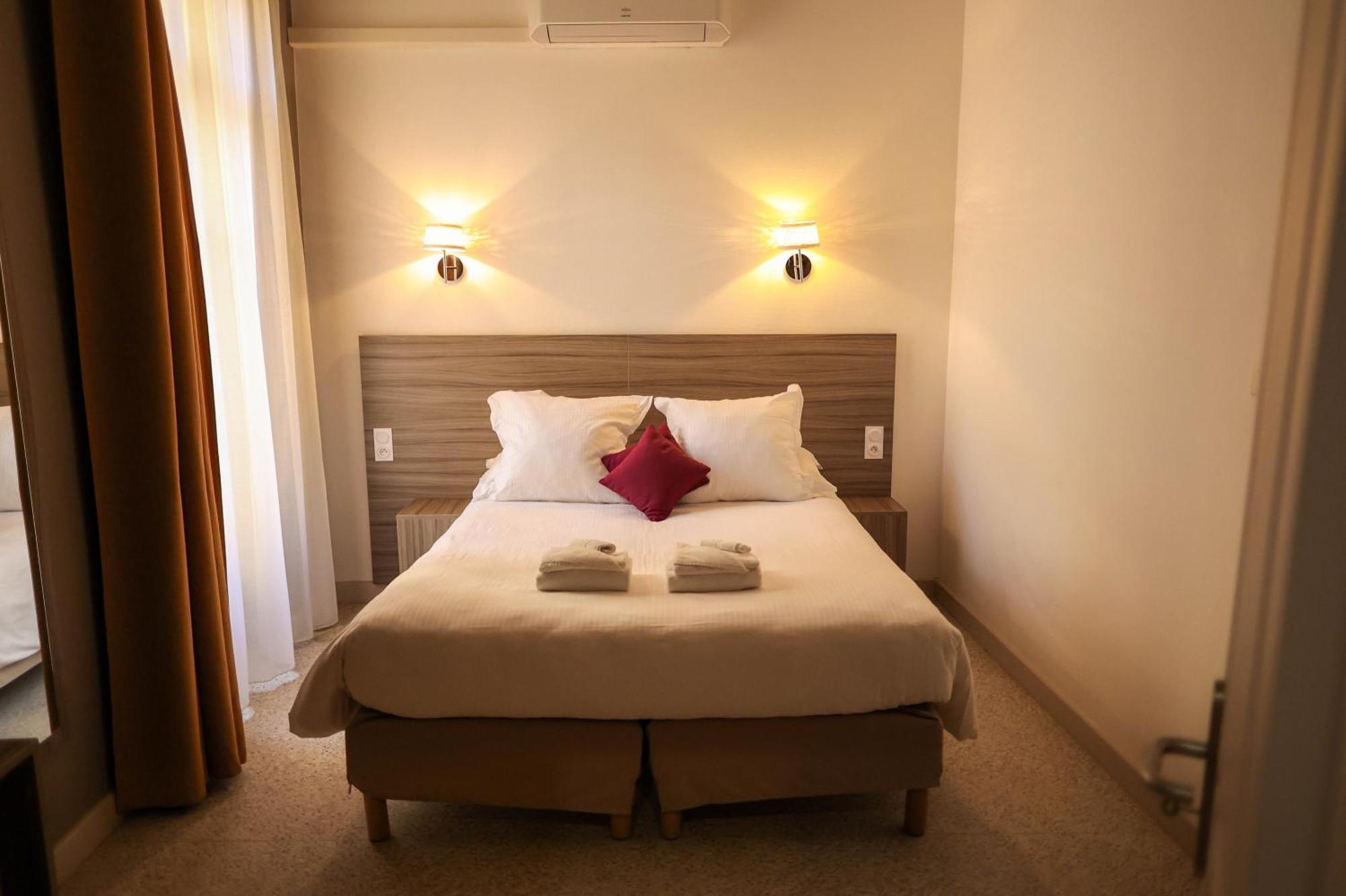 Hotel Le Chapon Fin Моасак Екстериор снимка