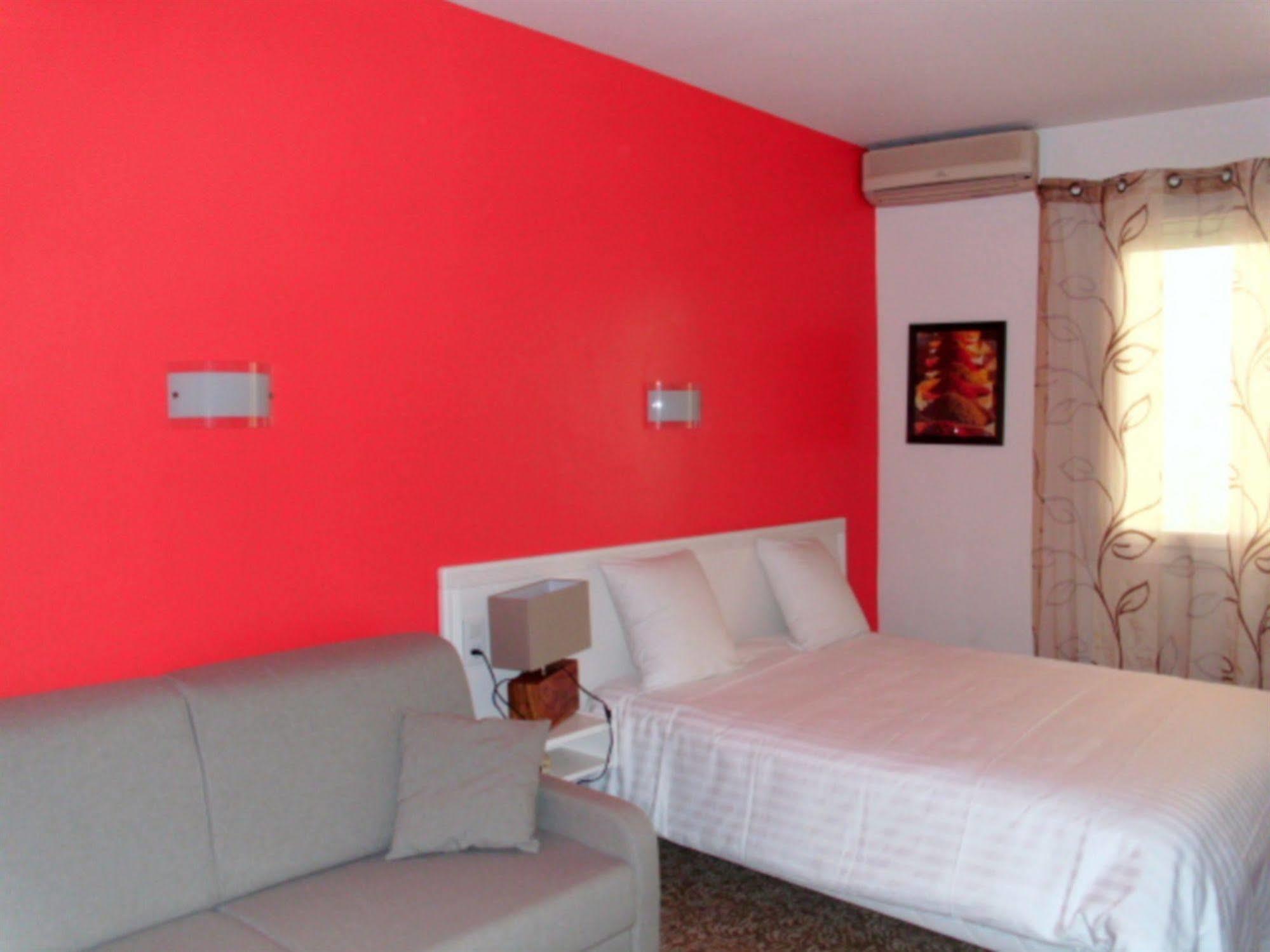 Hotel Le Chapon Fin Моасак Екстериор снимка