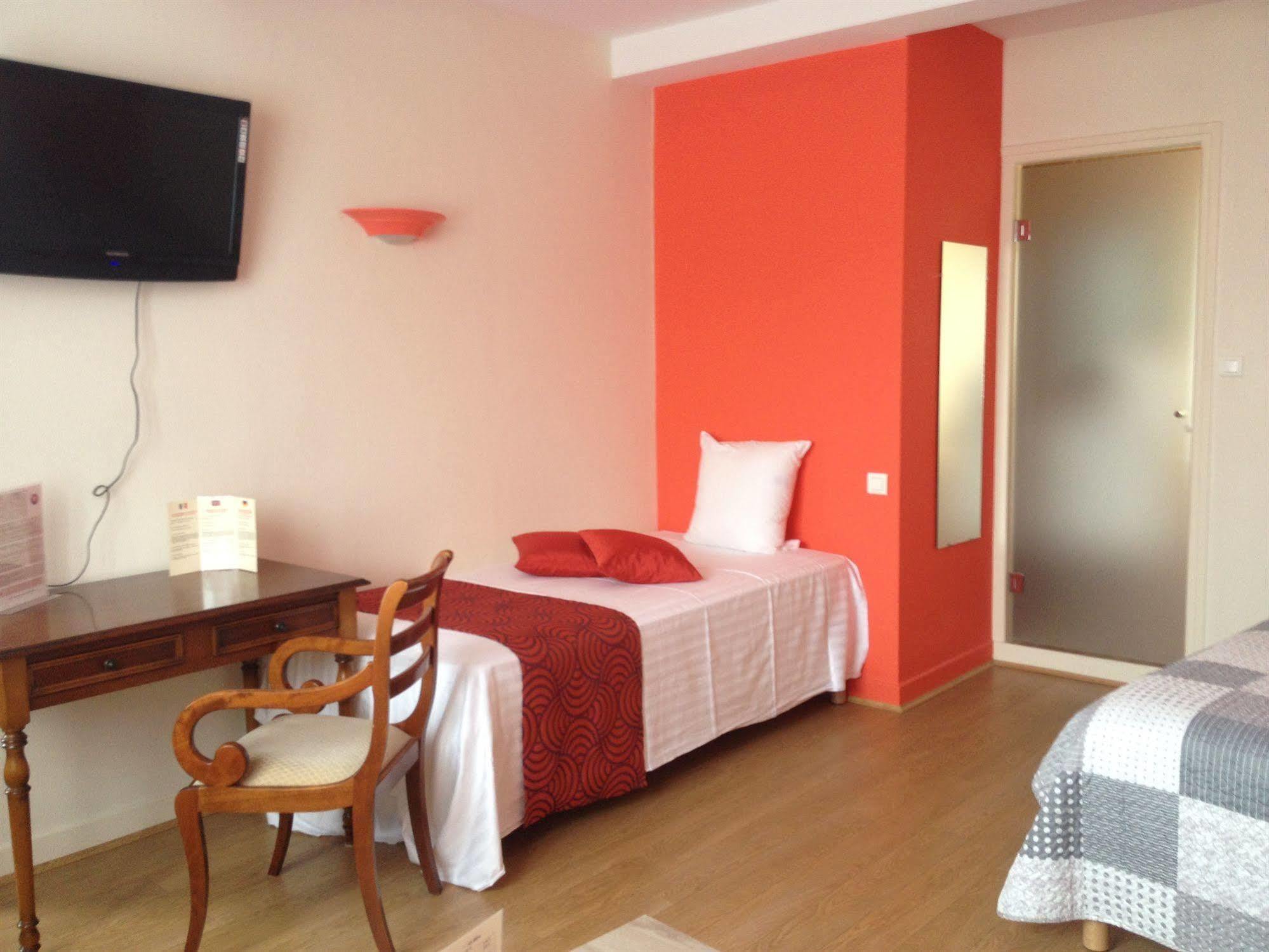 Hotel Le Chapon Fin Моасак Екстериор снимка