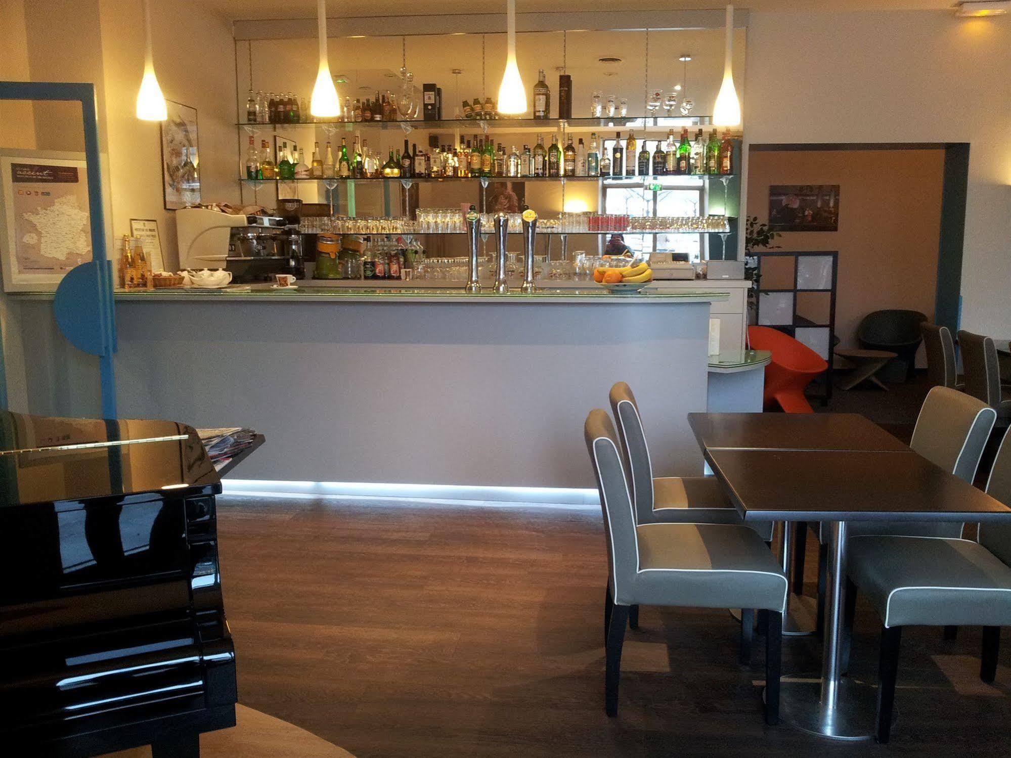 Hotel Le Chapon Fin Моасак Екстериор снимка
