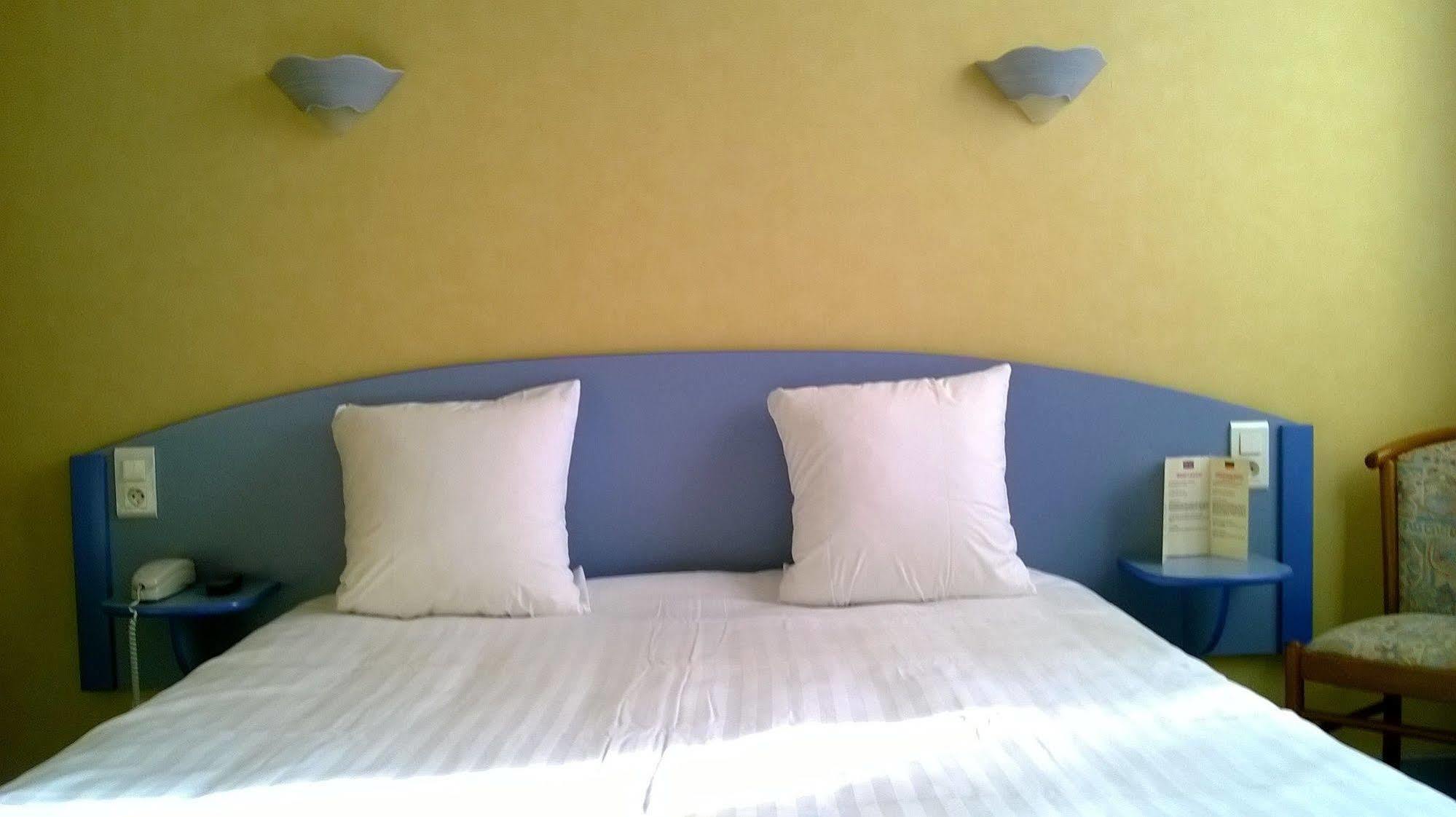 Hotel Le Chapon Fin Моасак Екстериор снимка